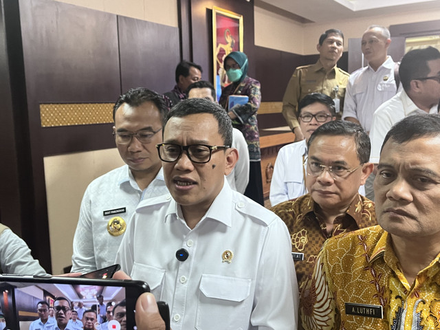 Menteri Pelindungan Pekerja Migran Indonesia (P2MI) Abdul Kadir Karding di kantor Gubernur Jawa Tengah. Foto: Intan Alliva/kumparan