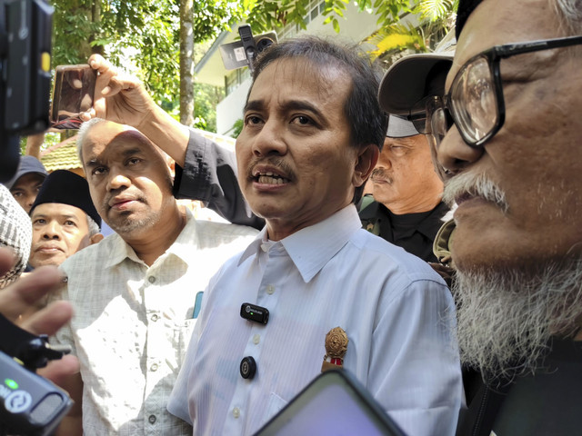 Eks Menpora Roy Suryo saat di Fakultas Kehutanan UGM, Selasa (15/4/2025). Foto: Arfiansyah Panji Purnandaru/kumparan