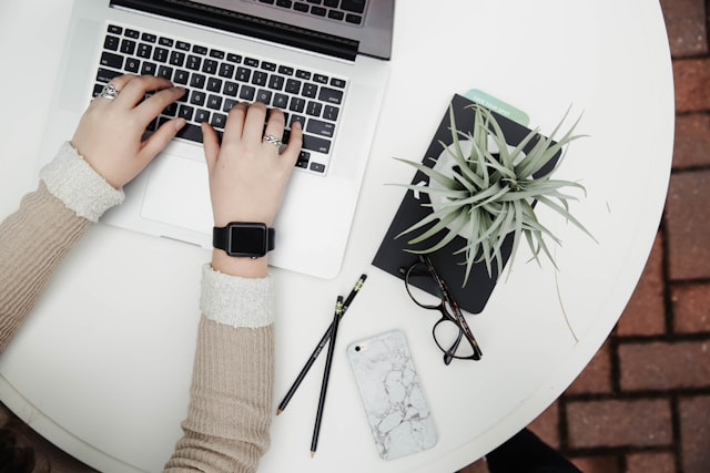 Cara Belajar Data Entry. Foto hnya ilustrasi, bukan tempat sebenarnya. Sumber: Unsplash/Corinne Kutz
