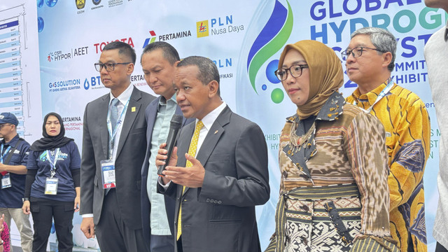 Menteri ESDM Bahlil Lahadalia di Senayan JCC, Selasa (15/4/2025). Foto: Ave Airiza Gunanto/kumparan