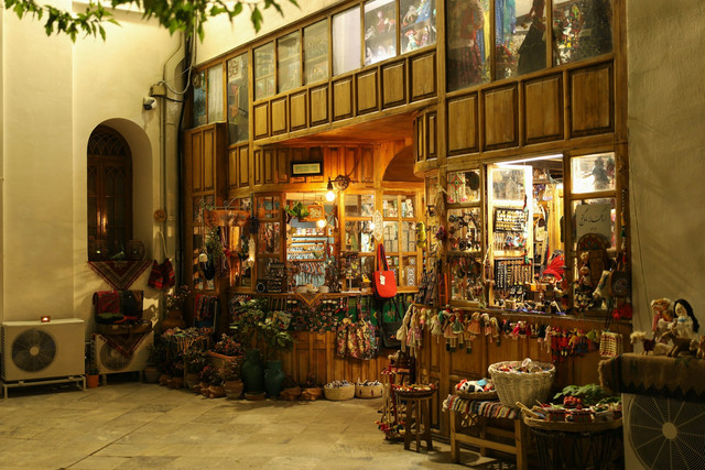 Tempat Belanja Murah di Bandung. Foto hanya sebagai ilustrasi, bukan tempat sebenarnya. Sumber foto: Unsplash-Kaveh Rasooli