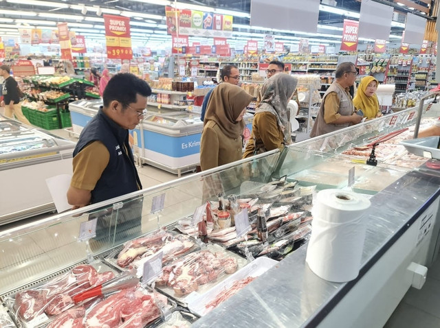 Pemkot Palembang kunjungi salah satu supermarket di Palembang/ist. 