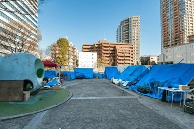 Tenda-tenda yang didirikan oleh tunawisma. Source: Shutterstock