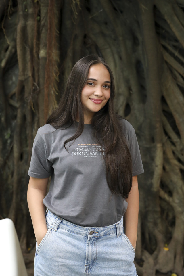 Pemeran film Pembantaian Dukun Santet, Aurora Ribero saat berkunjung ke kumparan, Jakarta, Selasa (15/4/2025). Foto: Syawal Febrian Darisman/kumparan