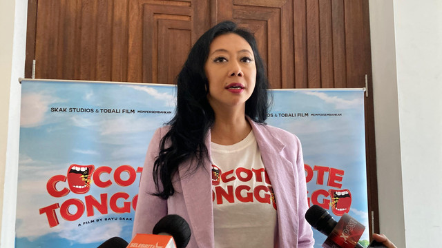 Asri Welas dalam Konferensi Pers Film Cocote Tonggo di kawasan Jeruk Purut, Jakarta Selatan, Selasa (15/4/2025). Foto: Giovanni/kumparan