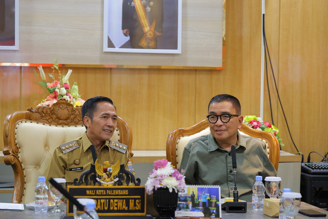 Ratu Dewa bersama Helmy Yahya/ist.