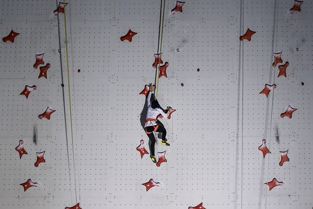 Atlet panjat tebing Indonesia Puja Lestari saat mengikuti Pemusatan Latihan Nasional (Pelatnas) di kawasan Harapan Indah, Kota Bekasi, Jawa Barat, Selasa (15/4/2025). Foto: Dhemas Reviyanto/ANTARA FOTO
