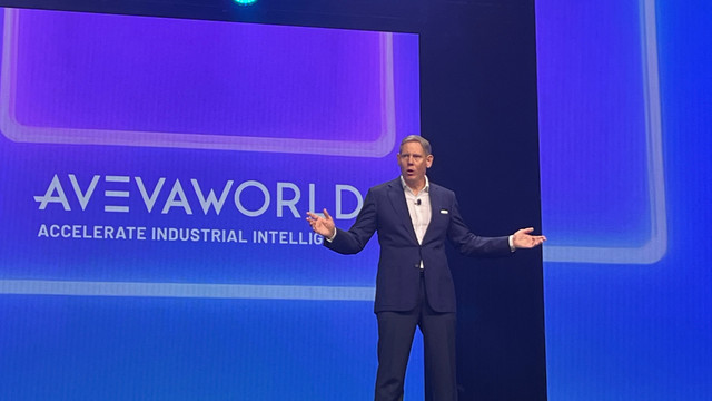 CEO Aveva, Caspar Herzberg, di panggung acara Aveva World 2025 yang berlangsung di San Francisco, AS, pada 8 hingga 10 April 2025. Foto: Tiara Hasna/kumparan