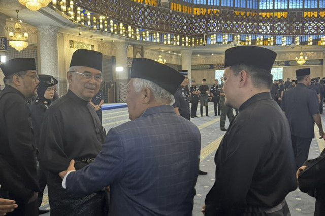 Ketua Umum PP Muhammadiyah 2005-2015 Din Syamsuddin bertakzia ke mantan Perdana Menteri Malaysia 2003-2009, Almarhum Tun Abdullah Badawi. Foto: Istimewa