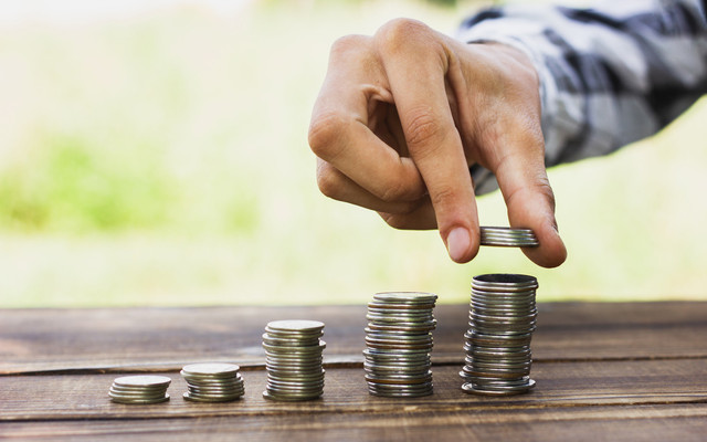 Caption: coins-scale-stack-table dok: kumparan