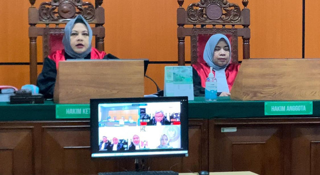 Sidang kasus pembunuhan Nizam, anak berumur 10 tahun di Pontianak yang dibunuh dan dikarungkan ibu tirinya. Foto: Yulia Ramadhiyanti/Hi!Pontianak