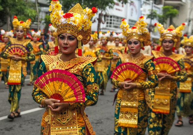 Tempat sewa baju adat Klaten. Foto hanya ilustrasi, bukan tempat yang sebenarnya. Sumber: Unsplash/Anggit Rizkianto