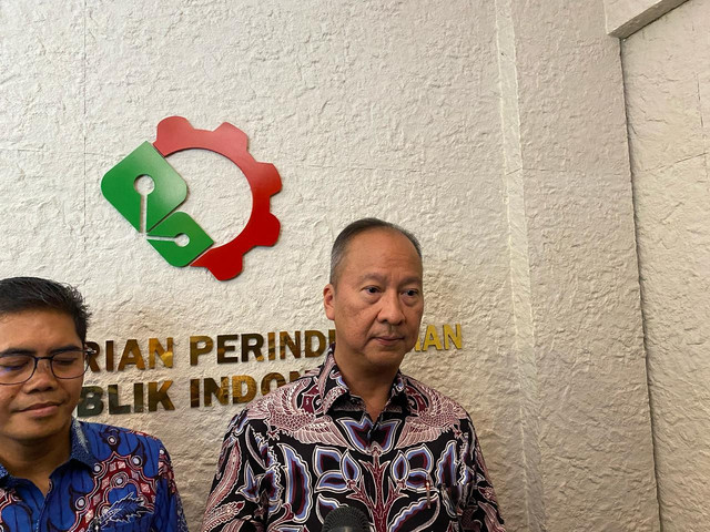Menteri Perindustrian (Menperin) Agus Gumiwang Kartasasmita di kantornya, Jakarta, Rabu (16/4). Foto: Muhammad Fhandra/kumparan