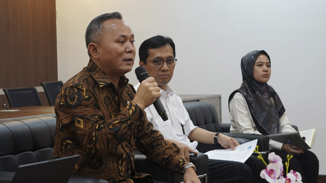 Wakil Menteri HAM, Mugiyanto, menemui mantan pemain sirkus Oriental Circus Indonesia (OCI) di Kementerian HAM, Selasa (15/4/2025). Foto: Dok. Kementerian HAM