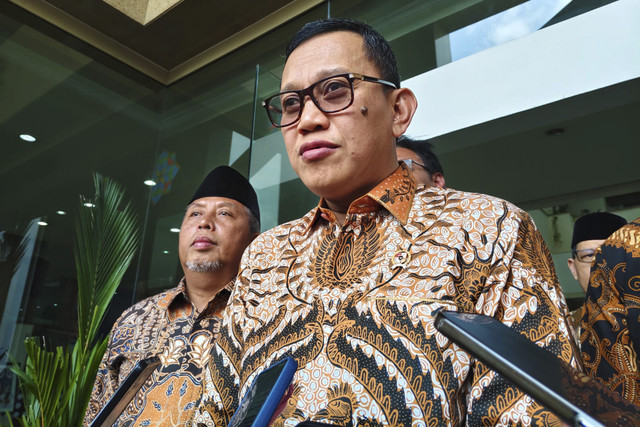 Menteri Perlindungan Pekerja Migran Indonesia (P2MI) Abdul Kadir Karding di Kantor PP Muhammadiyah Yogyakarta, Rabu (16/4/2025). Foto: Arfiansyah Panji Purnandaru/kumparan