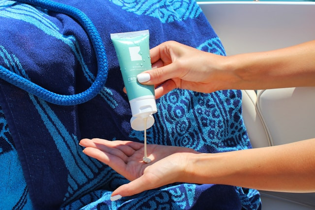 Rekomendasi Sunscreen untuk Kulit Kering dan Kusam. Foto hanya ilustrasi. Sumber foto: Unsplash/Batch