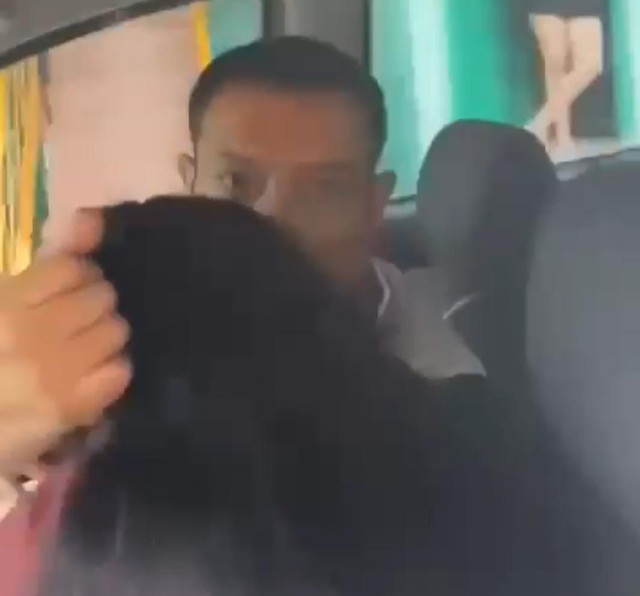 Tampang oknum polisi dari Polrestabes Palembang, Bripka Rio Rolando Manurung diduga menganiaya mantan kekasihnya, Wina Septianty di dalam mobil. Foto : Tangkap Layar