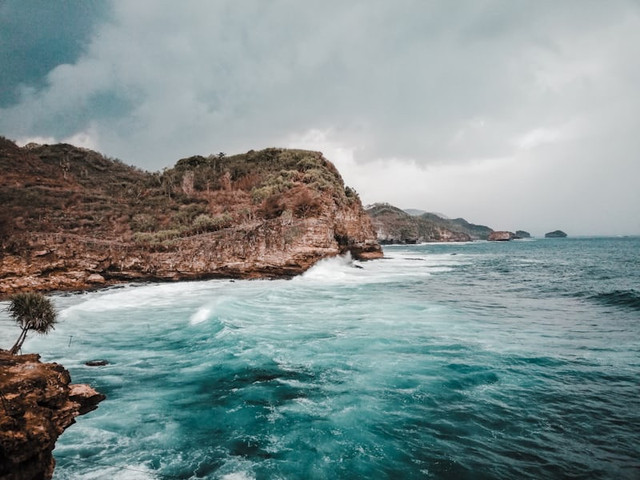 Pantai Virgin (Foto hanya ilustrasi, bukan tempat sebenarnya) Sumber: unsplash/ Aaron Kiru