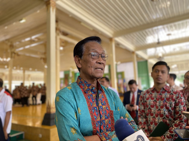Gubernur DIY, Sri Sultan Hamengku Buwono X, ditemui awak media, Kamis (17/4). Foto: Dok. Resti Damayanti/Pandangan Jogja