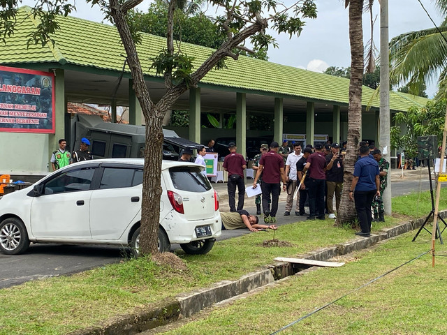 Adegan Kapolsek Negara Batin, AKP anumerta Lusiyanto tewas ditembak Kopda B. | Foto: Sinta Yuliana/Lampung Geh