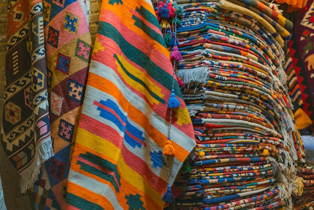 Tempat Sewa Baju Adat di Medan. Foto hanya ilustrasi. Sumber foto: Unsplash/Mahdi