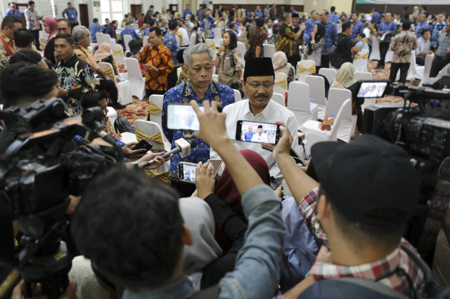 Menteri Sosial Saifullah Yusuf (Gus Ipul) menghadiri pembahasan Sekolah Rakyat di Kalibata, Jakarta Selatan, Kamis (17/4/2025). Foto: Dok. Kemensos
