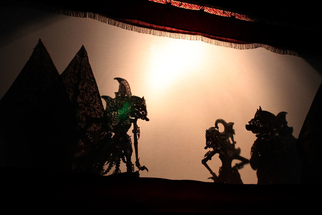 Ilustrasi Mengenal Adipati Karna dalam Kisah Mahabharata. Foto: Unsplash/MIGUEL BAIXAULI