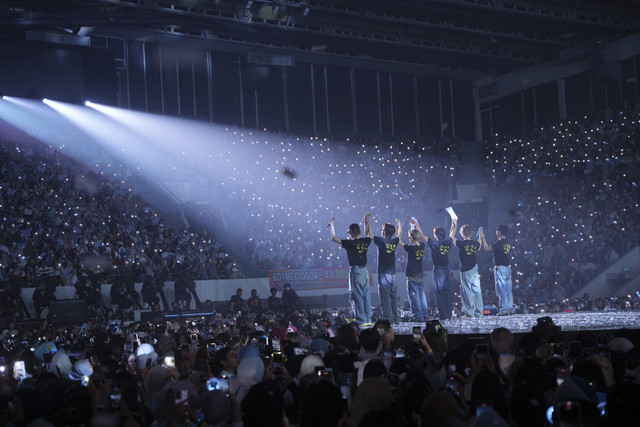 Penampilan Boynextdoor saat konser Knock On Vol.1 in Jakarta yang digelar di Istora Senayan, Sabtu (17/4/2025). Foto: Dok. KOZ Entertainment