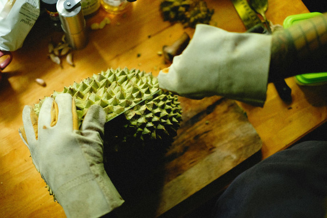 Ilustrasi cara mematangkan durian yang sudah terlanjur dibuka. Pexels/Alexey Demidov
