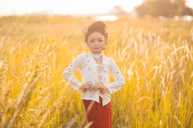 Tempat Sewa Kebaya Jakarta. Foto hanya ilustrasi. Sumber foto: Unsplash/Faiz