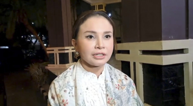 Penyanyi Rossa saat Tahlilan Wafatnya Titiek Puspa di Kawasan Kebayoran Baru, Jakarta Selatan. Foto: Aprilandika Pratama/kumparan