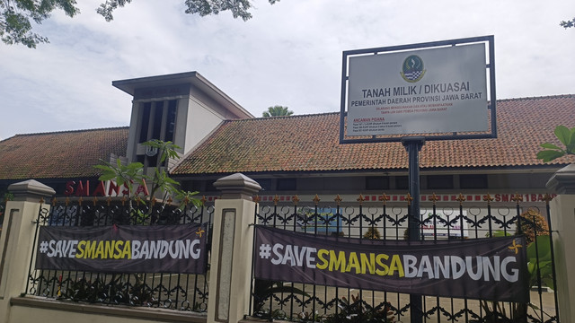 Suasana SMAN 1 Bandung pada Jumat (18/4/2025). Foto: Robby Bouceu/kumparan