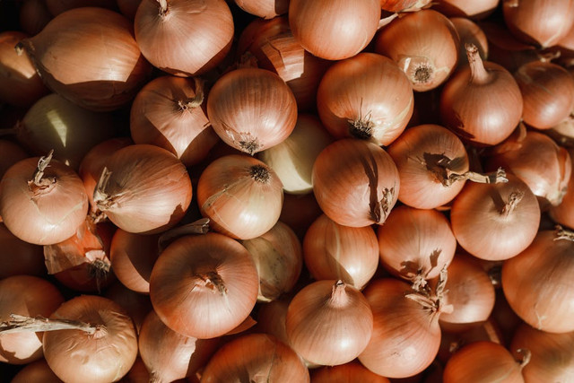 Ilustrasi Cara Potong Bawang Bombay,Foto:Pexels/Arina Krasnikova
