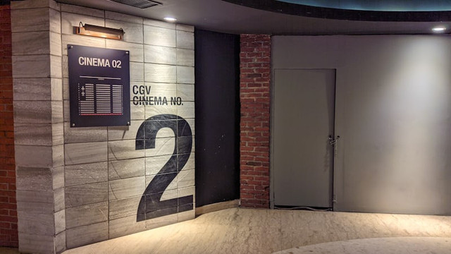 Urutan kursi bioskop CGV. Foto adalah studio bioskop CGV. Sumber: Unsplash/Leonanta Pramudya Kusuma