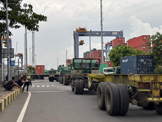 Suasana di dalam Pelabuhan Tanjung Priok, Jakarta Utara pada Jumat (18/4). Foto: Abid Raihan/kumparan