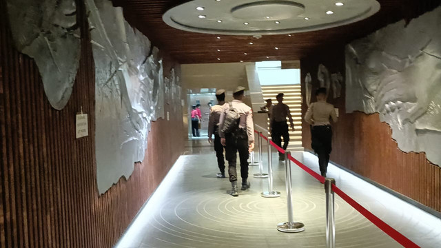 Suasana Terowongan Silaturahmi, Jumat (18/4). Foto: Zamachsyari/kumparan