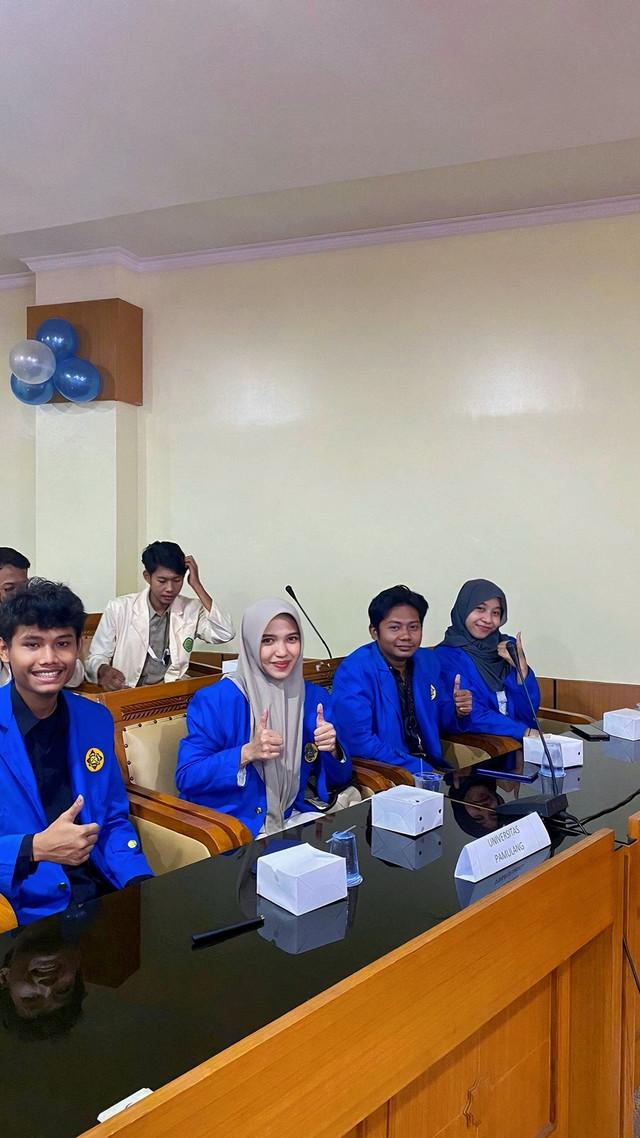 Mahasiswa Universitas Pamulang sedang mengikuti diskusi komunikasi di UIN Syarif Hidayatullah Jakarta sumber: dokumentasi pribadi