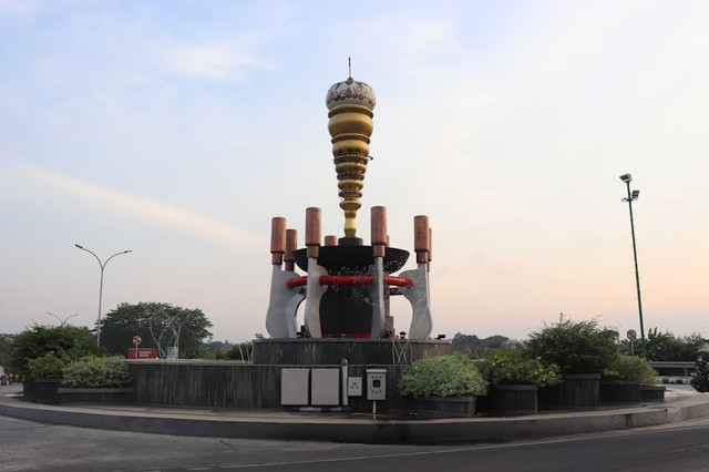 Menara Siger Lampung. Foto hanyalah ilustrasi bukan tempat sebenarnya. Sumber: Unsplash/Mufid Majnun