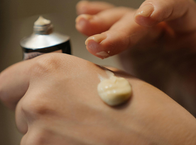 Ilustrasi Rekomendasi primer yang bagus untuk kulit berminyak - Sumber: pexels.com/@cottonbro/