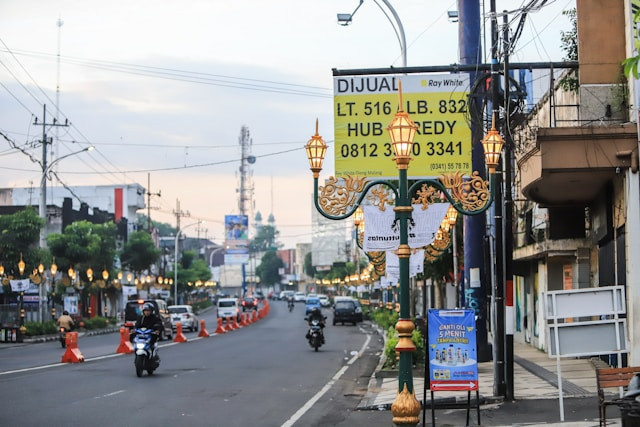 Kayutangan Malang. Foto Trotoar Kayutangan Malang. Sumber: unsplash.com/Aldrin Rachman Pradana