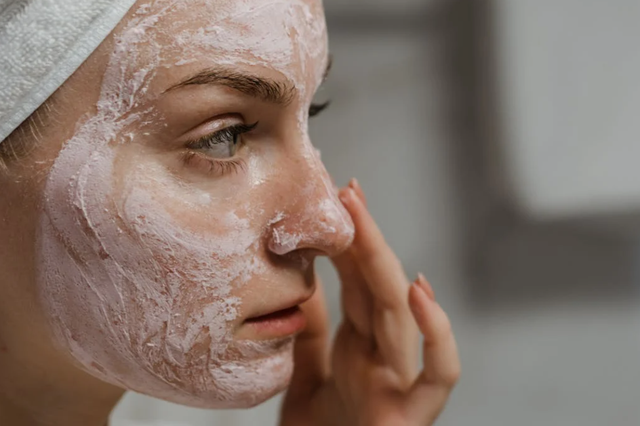 Ilustrasi rekomendasi peeling serum untuk pemula. Sumber: Pexels/Polina
