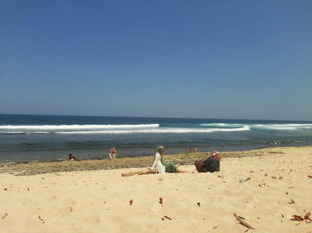Pantai Cahaya di Kendal. Foto hanya sebagai ilustrasi, bukan tempat sebenarnya. Sumber foto: Unsplash-Amperiano Yuniawan