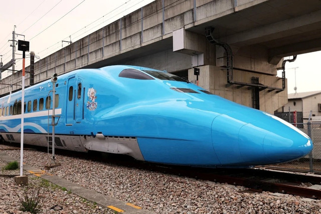 Kereta Shinkansen bertema One Piece. Foto: Instagram/@onepiece_staff