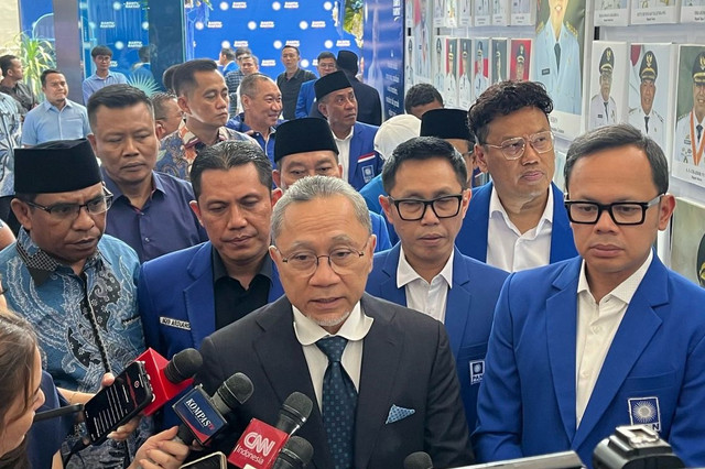 Ketum DPP PAN Zulkifli Hasan di Kantor DPP PAN, Jakarta Selatan, Minggu (20/4/2025). Foto: Haya Syahira/kumparan