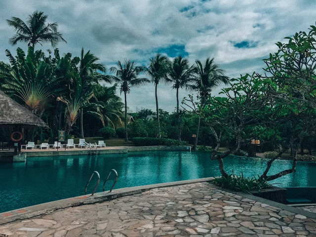Kolam Renang Batu Aseupan Bogor. Foto hanya ilustrasi, bukan tempat yang sebenarnya. Sumber: Pexels/Victor Martianov