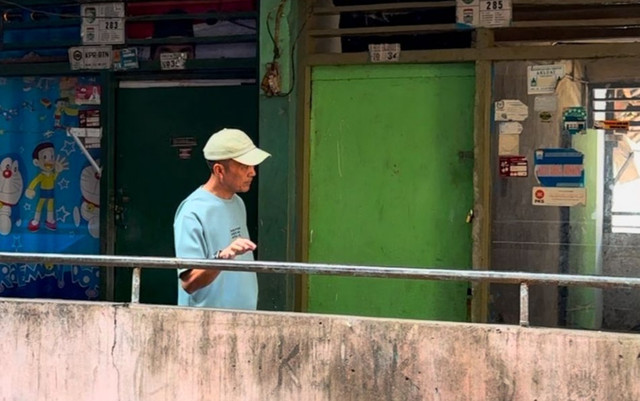 Wali Kota Palembang, Ratu Dewa, saat menyusuri kasawan Rusun 26 Ilir. (ist)