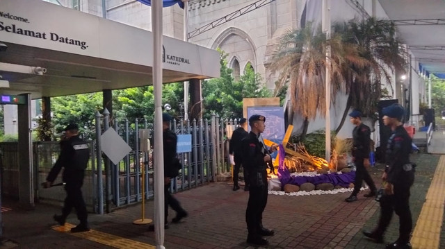 Pengamanan misa di Gereja Katedral, Jakarta Pusat, Minggu (20/4/2025). Foto: Dok. Istimewa