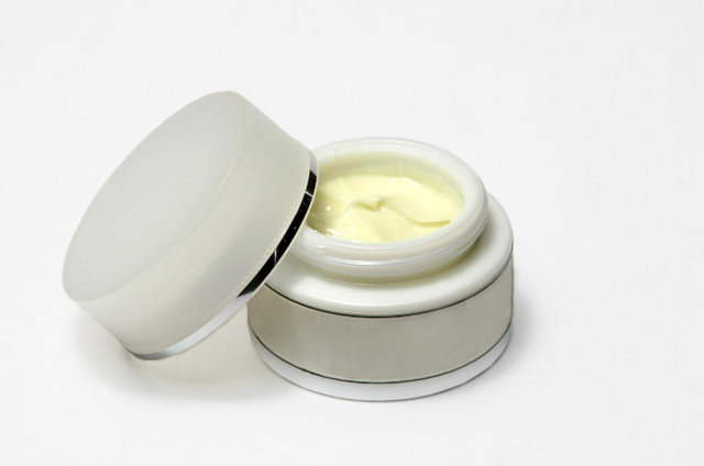 Ilustrasi moisturizer untuk kulit sensitif dan berjerawat. Sumber foto: Pixabay/ stux