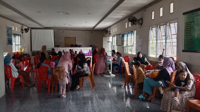 Kegiatan Posyandu Imunisasi Sedang Berlangsung di Desa Mulyoharjo, Luwuk Banggai. (Dokumentasi Pribadi)