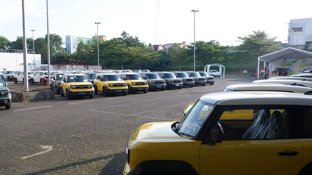 Seremoni penyerahan perdana mobil listrik VinFast VF 3 ke konsumen Indonesia (20/4/2025). Foto: Sena Pratama/kumparan